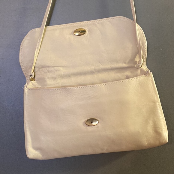 Vintage Leather Oversized Clutch Handbag with Coin pocket and Strap in Cream - Picture 4 of 5